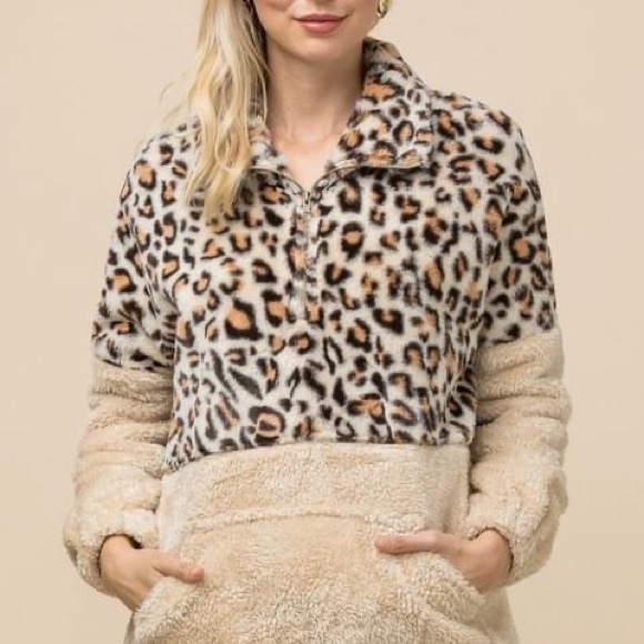 Entro pullover fuzzy leopard print sweatshirt - Picture 2 of 2
